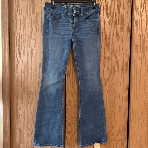 Women’s American Eagle kick boot jeans size 4. - Picture 1 of 1